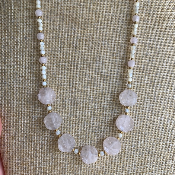 Louis Sinclair carved rose quartz and coral necklace. - Picture 6 of 8